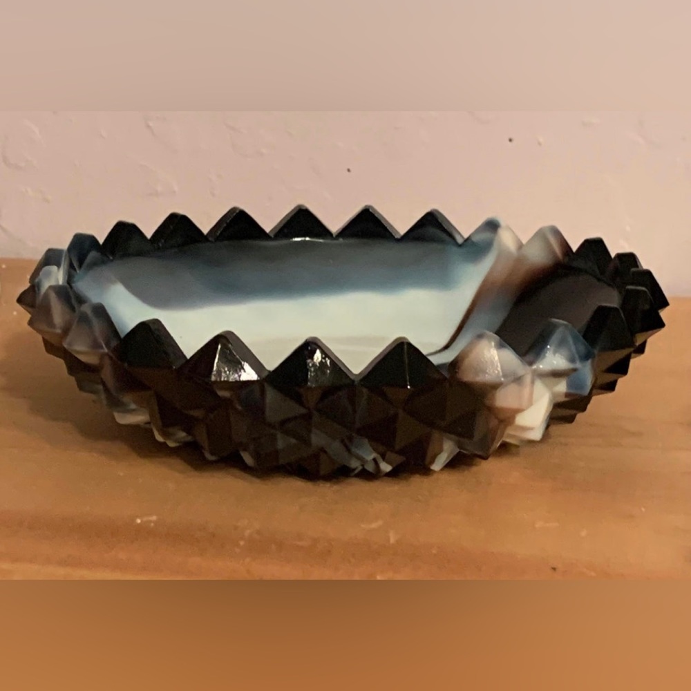 Late 1800’s Black & White Slag Glass Candy Dish with tones of purple and blue - Picture 7 of 8